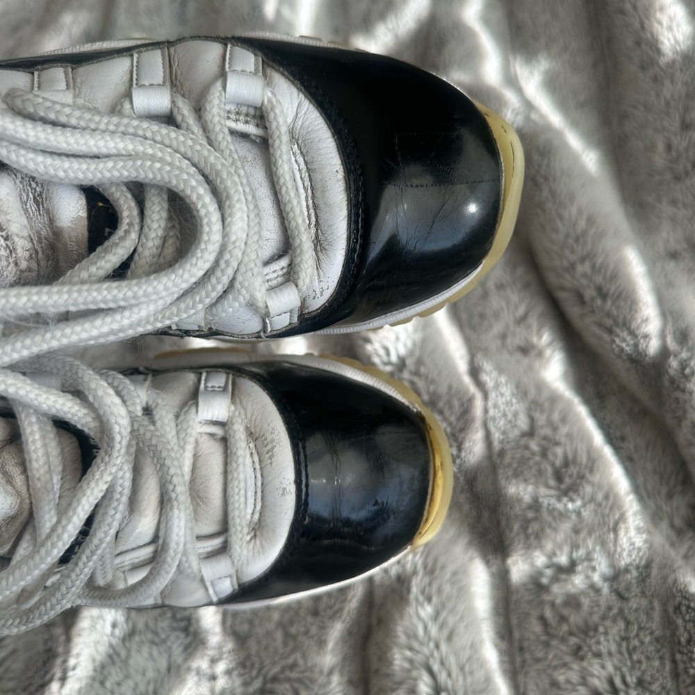 🔥 Air Jordan 11 Retro “Concord” – Black/White
